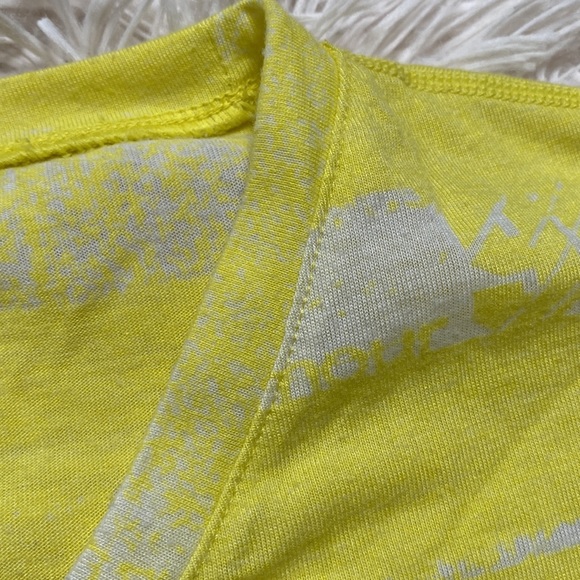 πHPπ Under Armour SS Top π Yellow & White - Picture 7 of 10